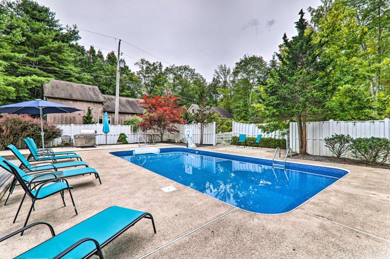 Holiday home Poconos Paradise With Game And Private Pool!